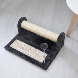 Griffoir pour chat en sisal avec tapis et jouet, design minimaliste, durable, utilisable toute l'année - Product Image 2