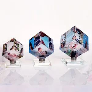結婚式のためのカスタム3Dレーザー刻印ガラスキューブフォトフレーム3Dフォトクリスタルキューブ