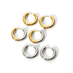 Boucles d'oreilles créoles unisexes en acier inoxydable plaqué or 14 carats, design simple et tendance pour femmes, vente en gros - Product Image 2