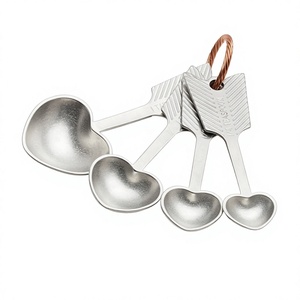Juego de cucharas medidoras de metal en forma de corazón de 5 ml, ecológicas, diseños personalizables, tazas medidoras de calidad alimentaria, juegos de regalo para decoración del hogar - Product Image 1