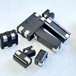<span class=keywords><strong>SMD</strong></span> Ferrite <span class=keywords><strong>chip</strong></span> hạt EMI lọc cao hiện tại Điện dẫn từ tính thành phần RF ức chế tiếng ồn - Product Image 2