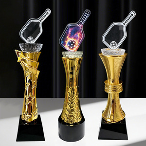 Trophée de pickleball Diamond Shine en cristal et résine dorée personnalisé pour événements - Product Image 1