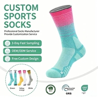 Chaussettes de sport personnalisées à dégradé de couleurs, chaussettes de compression respirantes avec échantillonnage rapide en 3 jours, OEM ODM Calcetines Por Mayor