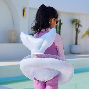 Anillo inflable de sirena para niños, para jugar en la piscina o el parque acuático, con asas y bolsillo. - Product Image 3