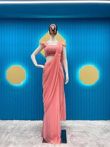 Sari de seda de forro suave de diseñador de desgaste étnico de diseñador con hermoso tejido plateado Zari Chit Pallu y Sari de borde tejido - Product Image 2