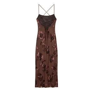 Robe longue maxi personnalisée 2026 pour femme, broderie florale 3D, <span class=keywords><strong>dos</strong></span> <span class=keywords><strong>nu</strong></span>, bretelles spaghetti croisées, épaules dénudées, fabrication OEM Chine - Product Image 2