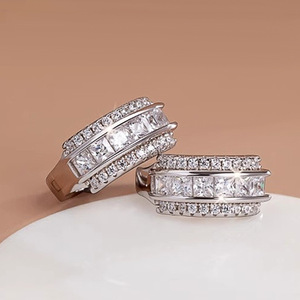 Orecchini geometrici quadrati con zirconi per donna, gioielli per le orecchie semplici ed eleganti, alla moda per tutti i giorni - Product Image 6