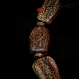 Bracelet en perles d'agarwood naturel pour hommes, petite taille, bois d'oud semi-affleurant, bijoux Feng Shui faits à la main - Product Image 5