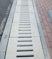 Revêtement mural en granit blanc, pavés et marches d'escalier - Utilisation en villa moderne, surface martelée, léger, durable, écologique, sûr