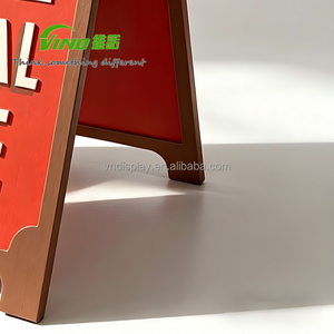 ขาตั้งป้ายแสดงสินค้าแบบตั้งพื้นยี่ห้อ VINO ทำจากไม้อัด พร้อมป้ายกระดานดำด้านหน้า บานพับโลหะ กรอบสีดำ/แดง - Product Image 3