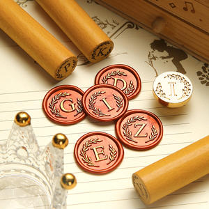 Ensemble de tampons à cire en forme de feuille avec manche en bois de hêtre, 26 tampons alphabet pour décoration - Product Image 4