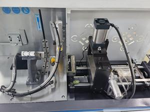 Machine à découper les coins de portes et fenêtres en aluminium Hisena avec composants de moteur à roulement 2,2 kW 380 V, facile à utiliser - Product Image 4