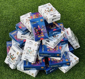 HCY ของแท้ 100% การ์ดเซ็นชื่อเมสซี่ ออซาก้า บาร์เซโลน่า ปี 2025-2026 และการ์ดซัวเรซ เนย์มาร์ โรบินโญ่ สำหรับสะสมของแฟนบอล - Product Image 2