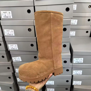 Bottes de neige tendance à plateforme, chaussures chaudes en coton, chaussures d'extérieur chaudes, design à grosse tête, bottes longues marron pour femmes - Product Image 4