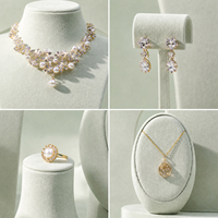 Présentoir à bijoux Zebopak en velours vert menthe avec découpe circulaire pour colliers, bagues et boucles d'oreilles – Vitrine de vente au détail