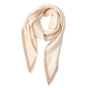 Nouvelle Écharpe en Cachemire Tricotée Triangle pour Femme, Petite Taille, Collection Été 2026 - Product Image 5
