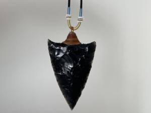 Venta al por mayor de colgantes de obsidiana tallada a mano en forma de flecha, estilo boho, cristal para atracción de riqueza, piedra decorativa tallada, piedra en bruto. - Product Image 1