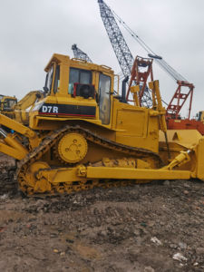 Bulldozer sur chenilles CAT D7R d'occasion, capacité de bêchage de 5,4 m, poids de 23 400 kg, système entièrement hydraulique, garantie 1 an pour travaux routiers et de construction de barrages - Product Image 5