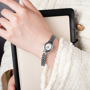 Reloj Vintage Elegante y Compacto para Mujer, Eleva tu Look Festivo con una Elegancia Atemporal - Product Image 6