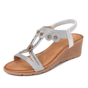 Nouvelles sandales à diamants de mode européenne et américaine, édition coréenne, talon compensé épais, chaussures pour femmes, confortables et douces - Product Image 1