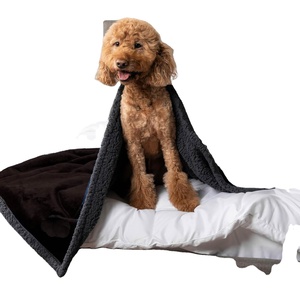 Couverture pour chien en sherpa polaire gris uni, réversible, imperméable, épaisse, douce, confortable, chaude, respirante, personnalisée - Product Image 1