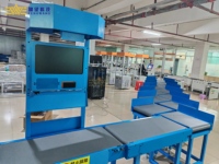 Nouveau système de tri de colis modulaire industriel automatisé à motif en Z et à disposition en zigzag, pour entrepôt e-commerce, optimisant l'espace