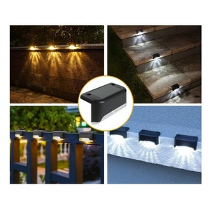 Lampes solaires d'extérieur pour escaliers, éclairage décoratif de clôture à détection de lumière, éclairage de cour imperméable, lampes de nuit - Product Image 1