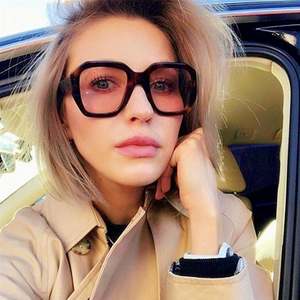 Gafas de Sol Personalizadas con Logotipo Vintage para Hombre y Mujer, Gafas de Sol Cuadradas Irregulares con Lentes Degradadas y Protección UV400 - Product Image 1