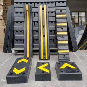 Blocco Paraurti in Gomma Riflettente Nero e Giallo <span class=keywords><strong>Merak</strong></span> FZK-165 500*250*100mm per Parcheggio Camion e Sicurezza - Product Image 1