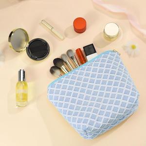 Bolsa de Maquillaje Grande de Lujo con Compartimentos, Borlas y Cuero Vegano, Fácil de Transportar, para Organización de Cosméticos y Cuidado de la Piel - Product Image 4