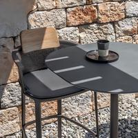 Ensemble de meubles de jardin imperméables et confortables de style européen, table haute de cour et chaise tressée pour bistrot et hôtel