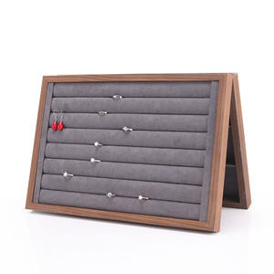 Plateau de présentation et de rangement de bijoux de luxe en velours gris à grain de noyer pour anneaux, colliers et bracelets, pour tiroir - Product Image 3