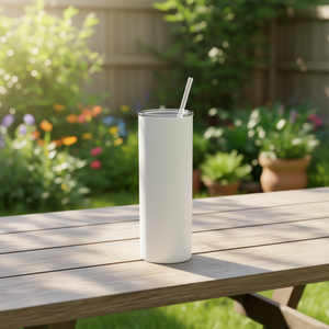 Vaso de acero inoxidable de 20 onzas con pajita de plástico, accesorio minimalista para bebidas, apto para impresión por transferencia de calor. - Product Image 2