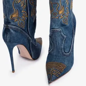 Botas de tacón de aguja puntiagudas estilo <span class=keywords><strong>vaquero</strong></span> europeo occidental 2026, botas de caballero bordadas a la moda, botas sexys de diamantes de imitación para mujer - Product Image 4