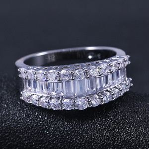 Anello Quadrato Baguette per Donne, Gioielli Eleganti e Scintillanti, Vendita all'Ingrosso - Product Image 2