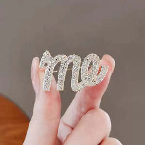 Nueva moda Metal elegante mariposa perla diamante insignia Pin broche ropa de mujer broches decorativos - Product Image 5