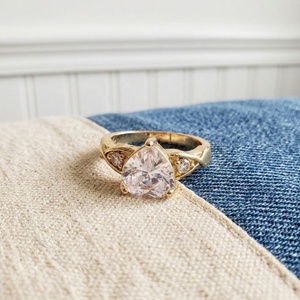 Anillo de Compromiso de Lujo Vintage con Circonita Cúbica en Forma de Corazón, Chapado en Oro de 18K, con Halo de Cristales Pavé para Mujer - Product Image 2