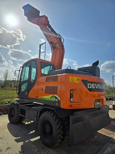 Excavatrice sur chenilles DEVELON DX150W de 14,2 tonnes avec pompe pour la réparation des routes municipales, la pose de canalisations, la construction urbaine et les travaux de terrassement - Product Image 5