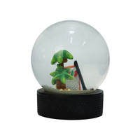 Statue de paysage miniature personnalisée artisanat en résine-boule à neige en verre de football de plage pour la maison bureau nouveauté décoration créative de la maison