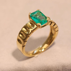 Anello Vintage con Taglio Rettangolare Stile Smeraldo a Quattro Punte per Donne, Elegante Gioiello da Dito alla Moda - Product Image 4