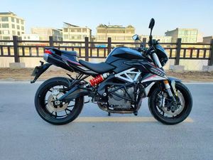 Moto Benelli TNT <span class=keywords><strong>600</strong></span> 600cc à Moteur Quatre Cylindres en Ligne, Moteur Durable et Coût d'Entretien Réduit - Product Image 1