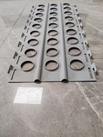 Peldaños de escalera de metal de acceso al lugar de trabajo confiables y seguros Placas antideslizantes Tablón de acero perforado Marston Mat Metal perforado duradero