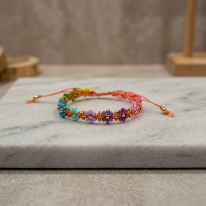 Bracelet artisanal Sstringz en perles Miyuki Delica violet lavande avec motif géométrique doré et turquoise, bijoux bohèmes ajustables - Product Image 2