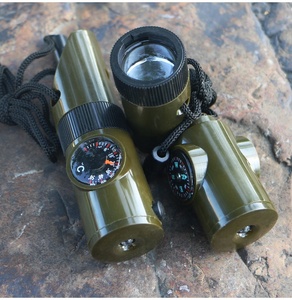 أداة متعددة الوظائف للبقاء على قيد الحياة في الهواء الطلق من IRONDONKEY، بوصلة محمولة للطوارئ مع عدسة مكبرة ومصباح ومؤشر حرارة وصفارة - Product Image 5