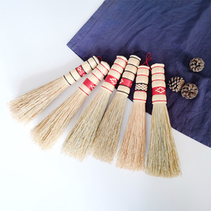 Brosse de cuisine <span class=keywords><strong>en</strong></span> poils de sorgho tissés à la main avec manche <span class=keywords><strong>en</strong></span> bois pour la cuisine domestique - Product Image 1