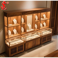 Vitrine de présentation de bijoux blanche de luxe, design moderne pour aménagement de boutique, comptoir de magasin avec éclairage LED