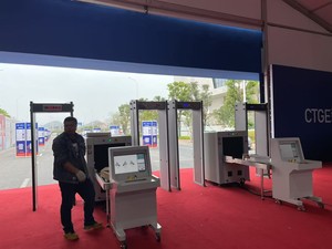 조절 가능한 감도와 견고한 디자인을 갖춘 SST 보안 게이트 및 금속 탐지기 (6/18/33 구역 선택 가능) - Product Image 5