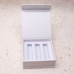 Botella de <span class=keywords><strong>perfume</strong></span> personalizada de bajo <span class=keywords><strong>precio</strong></span> OEM, caja de papel de regalo con tapa magnética cosmética de cartón - Product Image 3