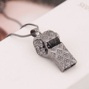 Silbato de Diamante con Diseño de Moda para <span class=keywords><strong>Mujer</strong></span>, Trébol de Cuatro Hojas, Metal de Titanio, Silbato de Autodefensa - Product Image 3