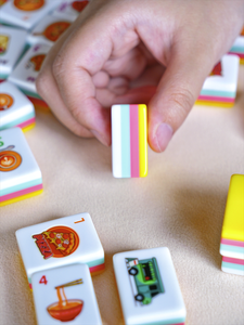 Tuiles de Mahjong Américaines de Luxe Bleues à 4 Couches, Gravées avec un Motif <span class=keywords><strong>Casse</strong></span>-<span class=keywords><strong>Noisette</strong></span>, Thème de la Ville de <span class=keywords><strong>New</strong></span> <span class=keywords><strong>York</strong></span>, Traditionnelles, Résistantes à l'Eau, Durables - Product Image 1
